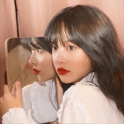 红衣小女孩